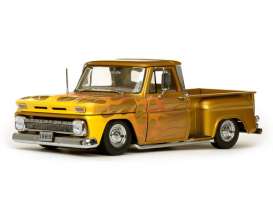 Chevrolet  - C-10 Stepside lowrider 1965 metallic gold - 1:18 - SunStar - 1393 - sun1393 | Toms Modelautos