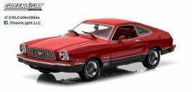 Ford - 1977 red/black - 1:18 - GreenLight - 12867 - gl12867 | Tom's Modelauto's Ford - 1977 red/black - 1:18 - GreenLight - 12867 - gl12867 | Tom's Modelauto's