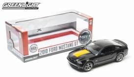 Ford  - 2010 black/yellow - 1:18 - GreenLight - 12869-B - gl12869-B | Toms Modelautos