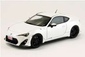 Toyota  - 2012 line white - 1:43 - Ebbro - ebb44875 | Toms Modelautos
