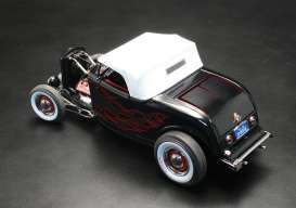 Ford  - 1932 black with flames - 1:18 - Acme Diecast - gmpA1805004TDC | Toms Modelautos