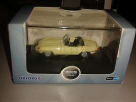 Jaguar  - yellow - 1:76 - Oxford Diecast - ox76etyp006 | Toms Modelautos