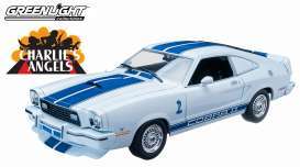 Ford  - 1976 white/blue - 1:18 - GreenLight - 12880 - gl12880 | Toms Modelautos