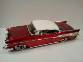 Chevrolet  - 1957 red/white - 1:24 - Jada Toys - 90073r - jada90073r | Toms Modelautos