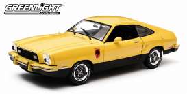 Ford  - 1976 yellow/black - 1:18 - GreenLight - 12889 - gl12889 | Toms Modelautos