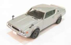 Nissan  - 1973 silver - 1:43 - Ebbro - ebb43558 | Toms Modelautos