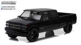 Chevrolet  - C-2500  1997 black - 1:18 - GreenLight - 19016 - gl19016 | Toms Modelautos