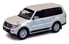 Mitsubishi - 2010 pearl white - 1:43 - Ixo Premium X - PRD506 - ixPRD506 | Tom's Modelauto's Mitsubishi - 2010 pearl white - 1:43 - Ixo Premium X - PRD506 - ixPRD506 | Tom's Modelauto's