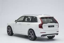 Volvo  - 2015 white - 1:18 - GTA - gta11009w | Toms Modelautos