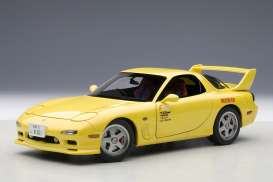 Mazda  - Efini RX-7 *Initial D* 1991 yellow - 1:18 - AutoArt - 75966 - autoart75966 | Toms Modelautos