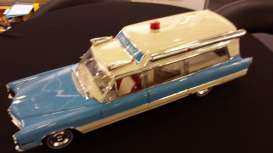 Cadillac  - S&S High Top Ambulance 1966 blue/white - 1:18 - GreenLight Precision Collection - GLPC18006 | Toms Modelautos
