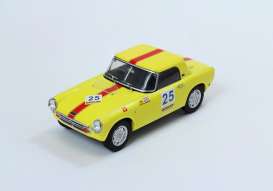 Honda  - 1966 yellow/red - 1:18 - Triple9 Collection - 1800193 - T9-1800193 | Toms Modelautos