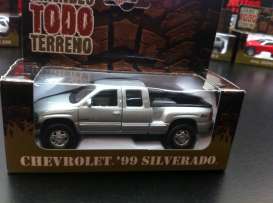 Chevrolet  - 1999 silver - 1:36 - Magazine Models - GTTsilverado - magGTTsilverado | Toms Modelautos