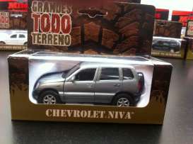Chevrolet - silver - 1:36 - Magazine Models - GTTniva - magGTTniva | Tom's Modelauto's Chevrolet - silver - 1:36 - Magazine Models - GTTniva - magGTTniva | Tom's Modelauto's