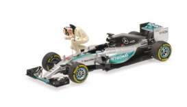 Mercedes Benz  - 2015 silver/green/red - 1:43 - Minichamps - 410150544 - mc410150544 | Toms Modelautos