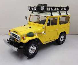 Toyota  - Landcruiser 1967 yellow/white - 1:18 - Triple9 Collection - 1800151 - T9-1800151 | Toms Modelautos