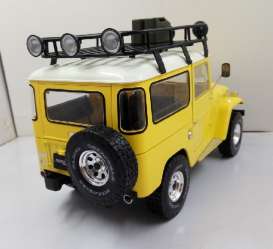 Toyota  - Landcruiser 1967 yellow/white - 1:18 - Triple9 Collection - 1800151 - T9-1800151 | Toms Modelautos