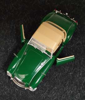 MG  - 1959 green - 1:18 - Triple9 Collection - 1800165 - T9-1800165 | Toms Modelautos