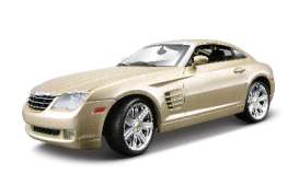 Chrysler  - 2005 gold - 1:18 - Maisto - 31140gd - mai31140gd | Toms Modelautos