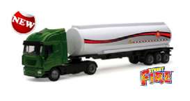 Mercedes Benz  - 2016 green/white/red - 1:43 - Bburago - 31456-6 - bura31456-6 | Toms Modelautos