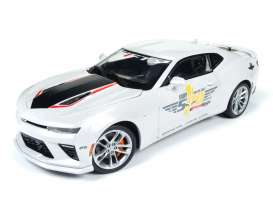 Chevrolet  - 2017 white - 1:18 - Auto World - 236 - AW236 | Toms Modelautos