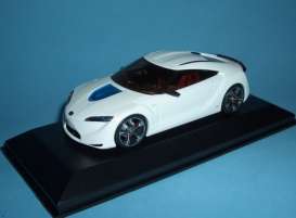 Toyota  - white - 1:43 - Minichamps - FTHS - mcFTHS | Toms Modelautos