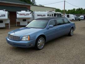 Cadillac - DeVille Limousine 2004 blue - 1:18 - SunStar - 4233 - sun4233 | Toms Modelautos Cadillac - DeVille Limousine 2004 blue - 1:18 - SunStar - 4233 - sun4233 | Toms Modelautos