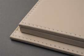 Accessoires diorama - leather beige - 1:24 - Atlantic - 10080 - atl10080 | Toms Modelautos