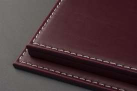 Accessoires diorama - leather burgundy - 1:24 - Atlantic - 10081 - atl10081 | Toms Modelautos