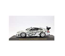 Porsche - 2001 white/silver - 1:43 - Triple9 Premium - T9P10030 | Toms Modelautos Porsche - 2001 white/silver - 1:43 - Triple9 Premium - T9P10030 | Toms Modelautos