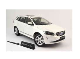 Volvo  - 2015 chrystal white pearl - 1:18 - Motor City Classics - mocity88201 | Toms Modelautos