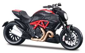 Ducati  - Diavel red/black - 1:18 - Maisto - 10115R - mai10115R | Toms Modelautos