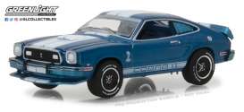 Ford - 1976 blue with white stripes - 1:64 - GreenLight - gl13210E | Tom's Modelauto's Ford - 1976 blue with white stripes - 1:64 - GreenLight - gl13210E | Tom's Modelauto's