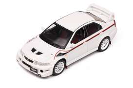 Mitsubishi - Lancer EVO 6 GSR Tommy Makinen 2000 white - 1:43 - Triple9 Premium - T9P10033 | Tom's Modelauto's Mitsubishi - Lancer EVO 6 GSR Tommy Makinen 2000 white - 1:43 - Triple9 Premium - T9P10033 | Tom's Modelauto's