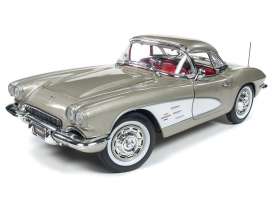 Chevrolet  - Corvette 1961 grey-silver - 1:18 - Auto World - AMM1151 | Toms Modelautos