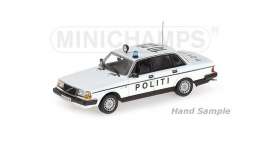 Volvo  - 240 GL 1986 white/black - 1:18 - Minichamps - 155171495 - mc155171495 | Toms Modelautos