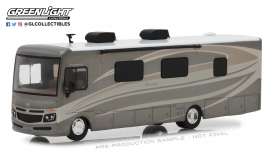 Fleedwood - Bounder 2016 brown/grey - 1:64 - GreenLight - 33140C - gl33140C | Tom's Modelauto's Fleedwood - Bounder 2016 brown/grey - 1:64 - GreenLight - 33140C - gl33140C | Tom's Modelauto's