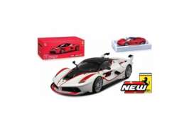 Ferrari  - FXX-K 2017 white/red - 1:18 - Bburago - 16907w - bura16907w | Toms Modelautos