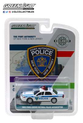 Ford - Crown Victoria 2003 white/blue - 1:64 - GreenLight - 30010 - gl30010 | Tom's Modelauto's Ford - Crown Victoria 2003 white/blue - 1:64 - GreenLight - 30010 - gl30010 | Tom's Modelauto's