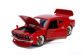 Mazda - RX-3 1974 candy red - 1:24 - Jada Toys - 30718 - jada30718r | Tom's Modelauto's Mazda - RX-3 1974 candy red - 1:24 - Jada Toys - 30718 - jada30718r | Tom's Modelauto's