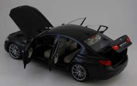 BMW - 5 Series black - 1:18 - Kyosho - 08941bk - kyo8941bk | Tom's Modelauto's BMW - 5 Series black - 1:18 - Kyosho - 08941bk - kyo8941bk | Tom's Modelauto's