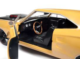 Dodge  - Super Bee  1969 butterscotch - 1:18 - Auto World - AMM1173 - AMM1173 | Toms Modelautos