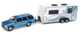 Chevrolet  - Tahoe 1997 blue/white - 1:64 - Johnny Lightning - BT007 - JLBT007B1 | Toms Modelautos