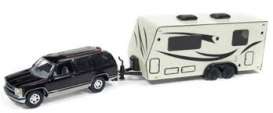 Chevrolet - Tahoe 1997 brown/creme - 1:64 - Johnny Lightning - BT007 - JLBT007A1 | Tom's Modelauto's Chevrolet - Tahoe 1997 brown/creme - 1:64 - Johnny Lightning - BT007 - JLBT007A1 | Tom's Modelauto's