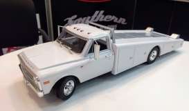 Chevrolet - C-30 Ramp Truck 1967 white - 1:18 - Acme Diecast - 1801700 - acme1801700 | Tom's Modelauto's Chevrolet - C-30 Ramp Truck 1967 white - 1:18 - Acme Diecast - 1801700 - acme1801700 | Tom's Modelauto's