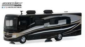 Fleedwood  - Bounder 2016 black/grey - 1:64 - GreenLight - 51001 - gl51001 | Toms Modelautos