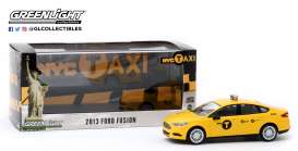 Ford  - Fusion 2013 yellow - 1:43 - GreenLight - 86170 - gl86170 | Toms Modelautos