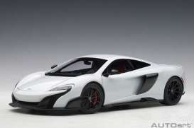 McLaren  - 675LT white - 1:18 - AutoArt - 76046 - autoart76046 | Toms Modelautos