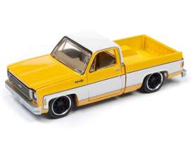 Chevrolet  - Cheyenne yellow/white - 1:64 - Auto World - SP023A - AWSP023A | Toms Modelautos