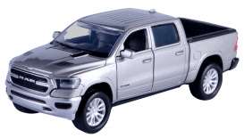 Ram  - 1500 Laramie Sport Crew Cab 2019 silver - 1:32 - Motor Max - 73679 - mmax73679s | Toms Modelautos